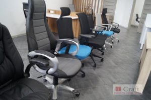 офисные столы и кресла